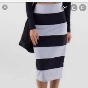 Lululemon Yoga Over Skirt Black/Wee Stripe Size 6